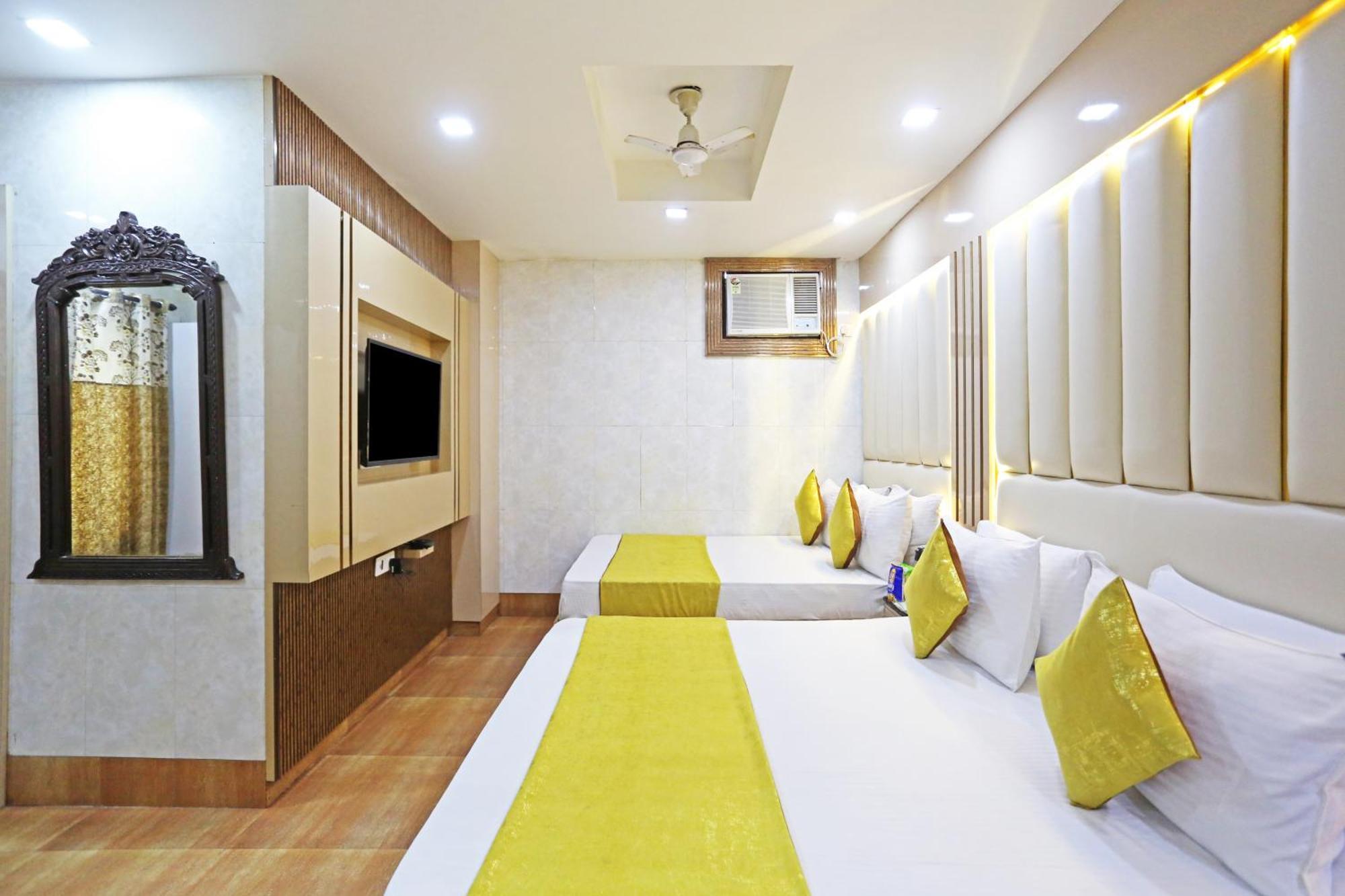 Hotel Preet Palace -5 Mints Walk From Nizamuddin Railway Station Ню Делхи Екстериор снимка