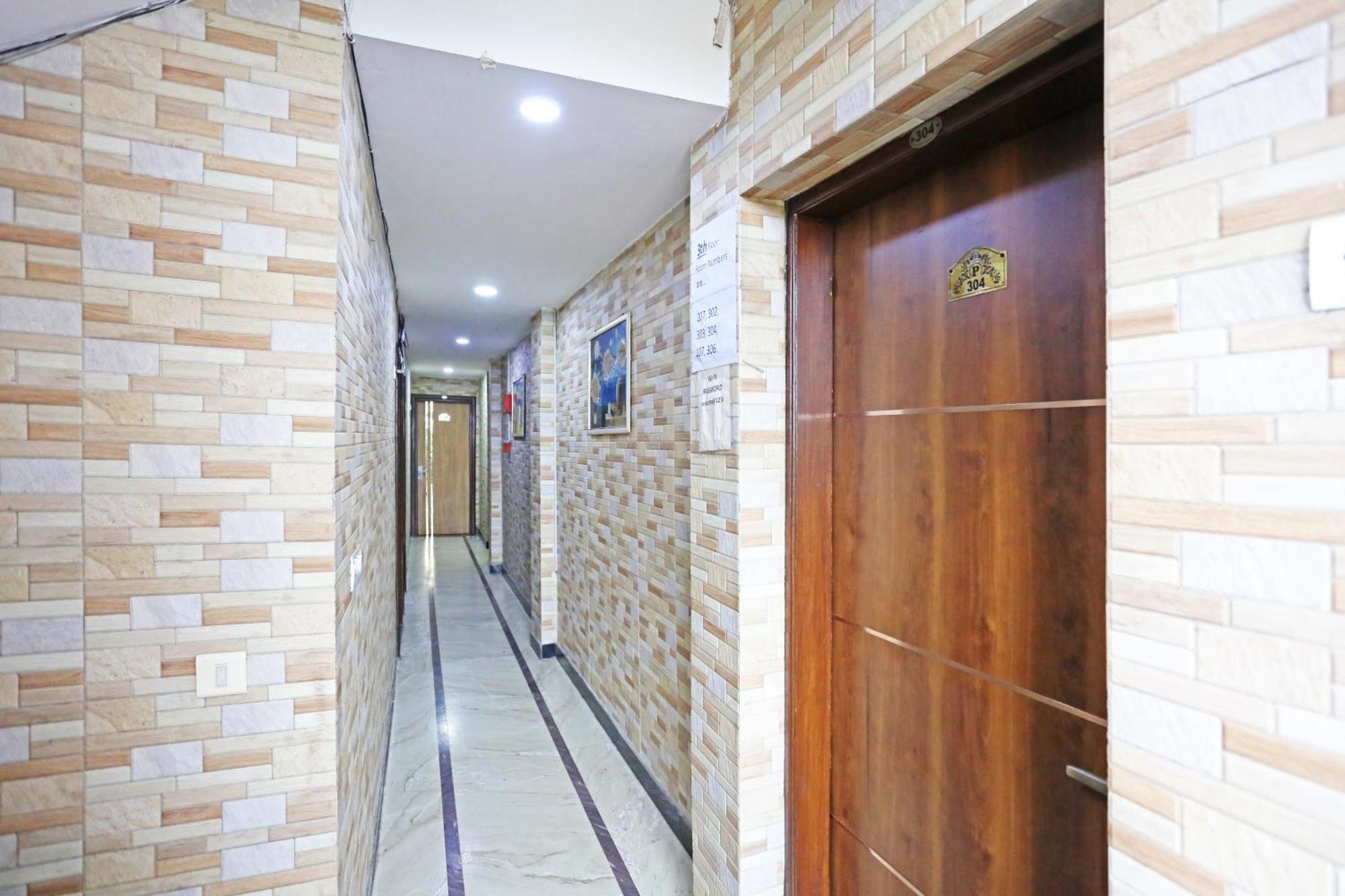 Hotel Preet Palace -5 Mints Walk From Nizamuddin Railway Station Ню Делхи Екстериор снимка