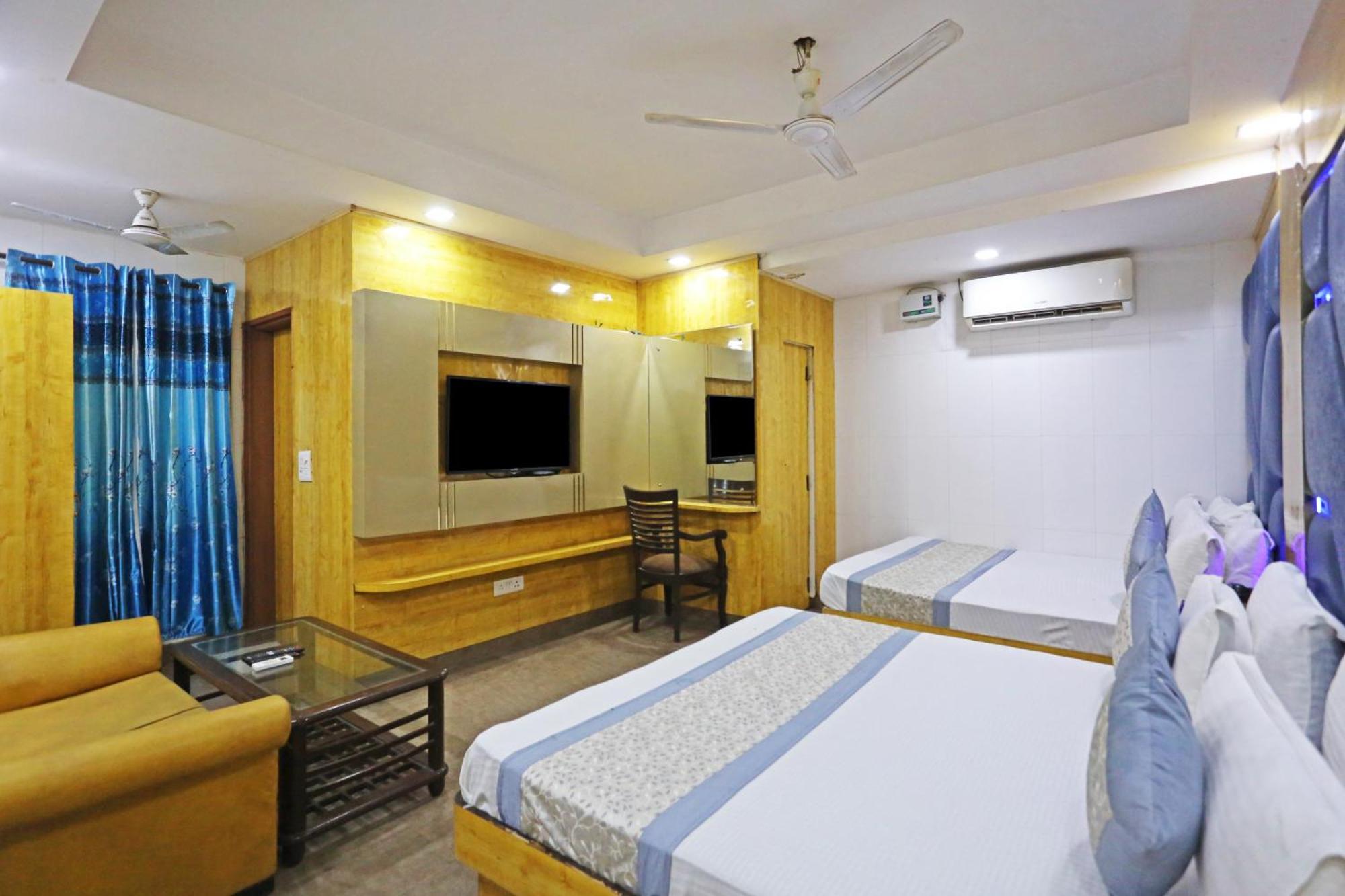 Hotel Preet Palace -5 Mints Walk From Nizamuddin Railway Station Ню Делхи Екстериор снимка