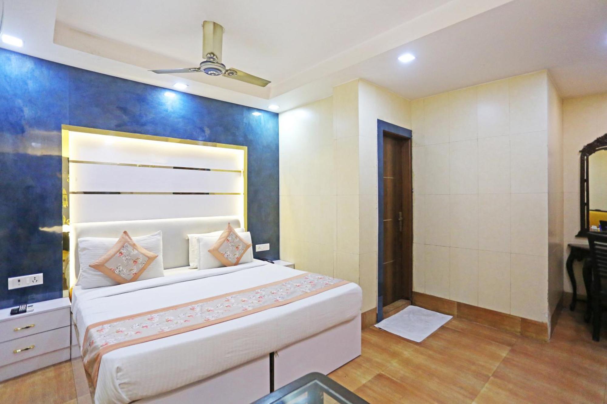 Hotel Preet Palace -5 Mints Walk From Nizamuddin Railway Station Ню Делхи Екстериор снимка