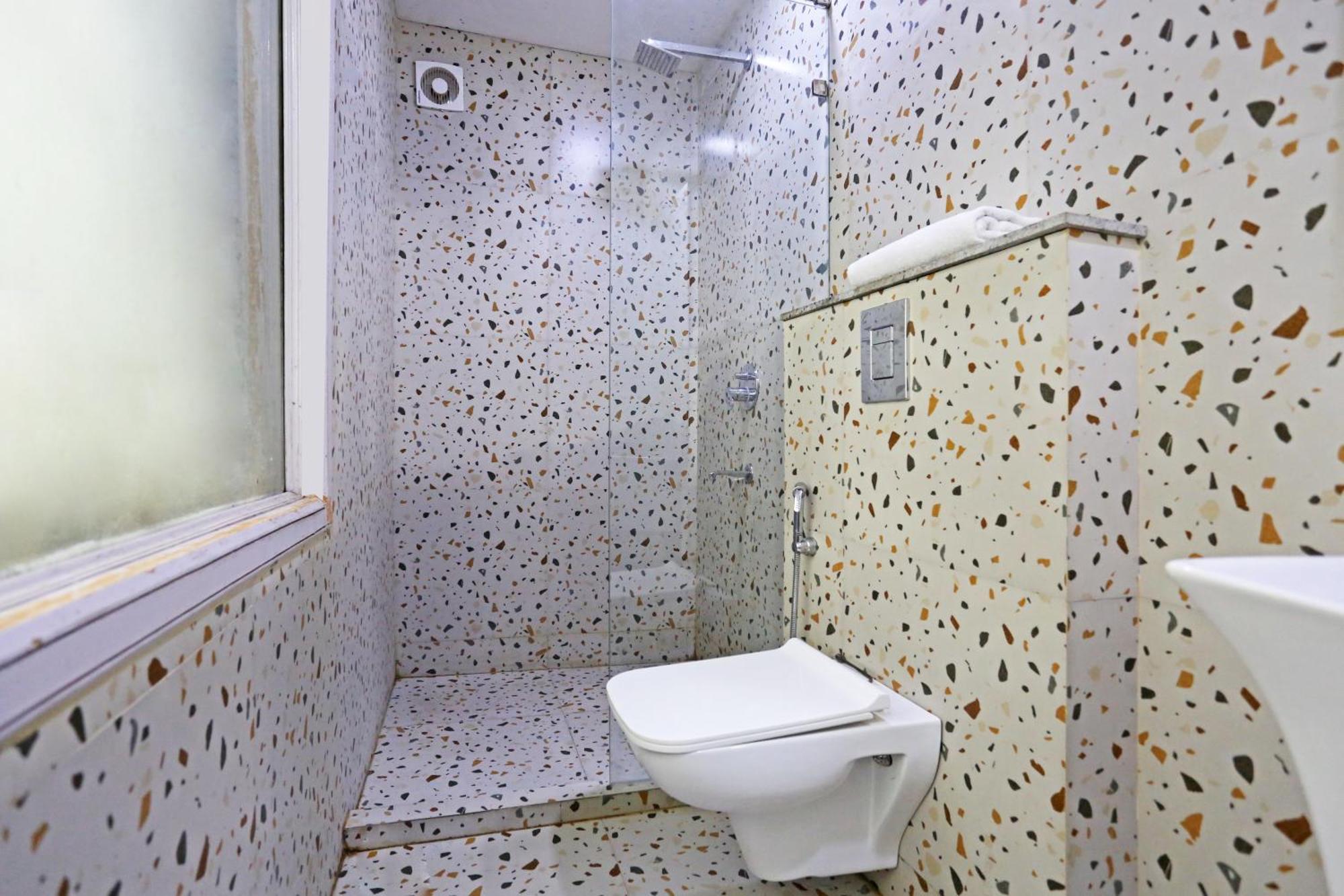 Hotel Preet Palace -5 Mints Walk From Nizamuddin Railway Station Ню Делхи Екстериор снимка