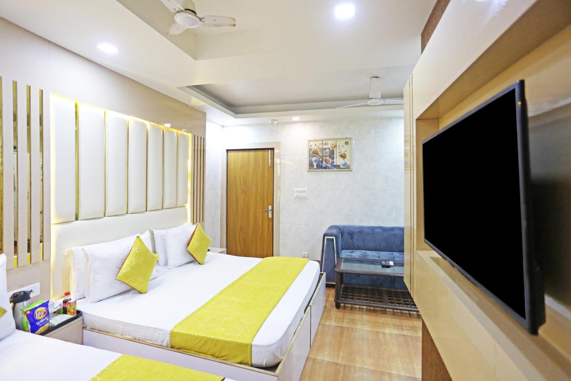 Hotel Preet Palace -5 Mints Walk From Nizamuddin Railway Station Ню Делхи Екстериор снимка