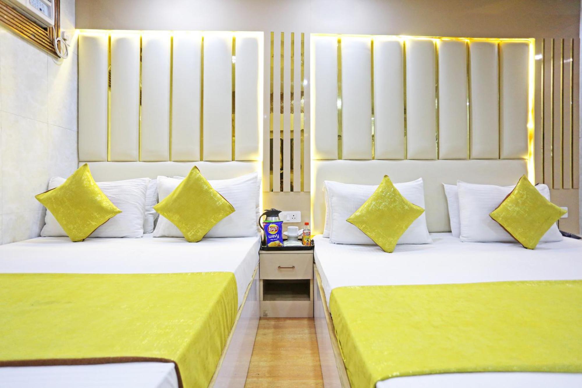 Hotel Preet Palace -5 Mints Walk From Nizamuddin Railway Station Ню Делхи Екстериор снимка