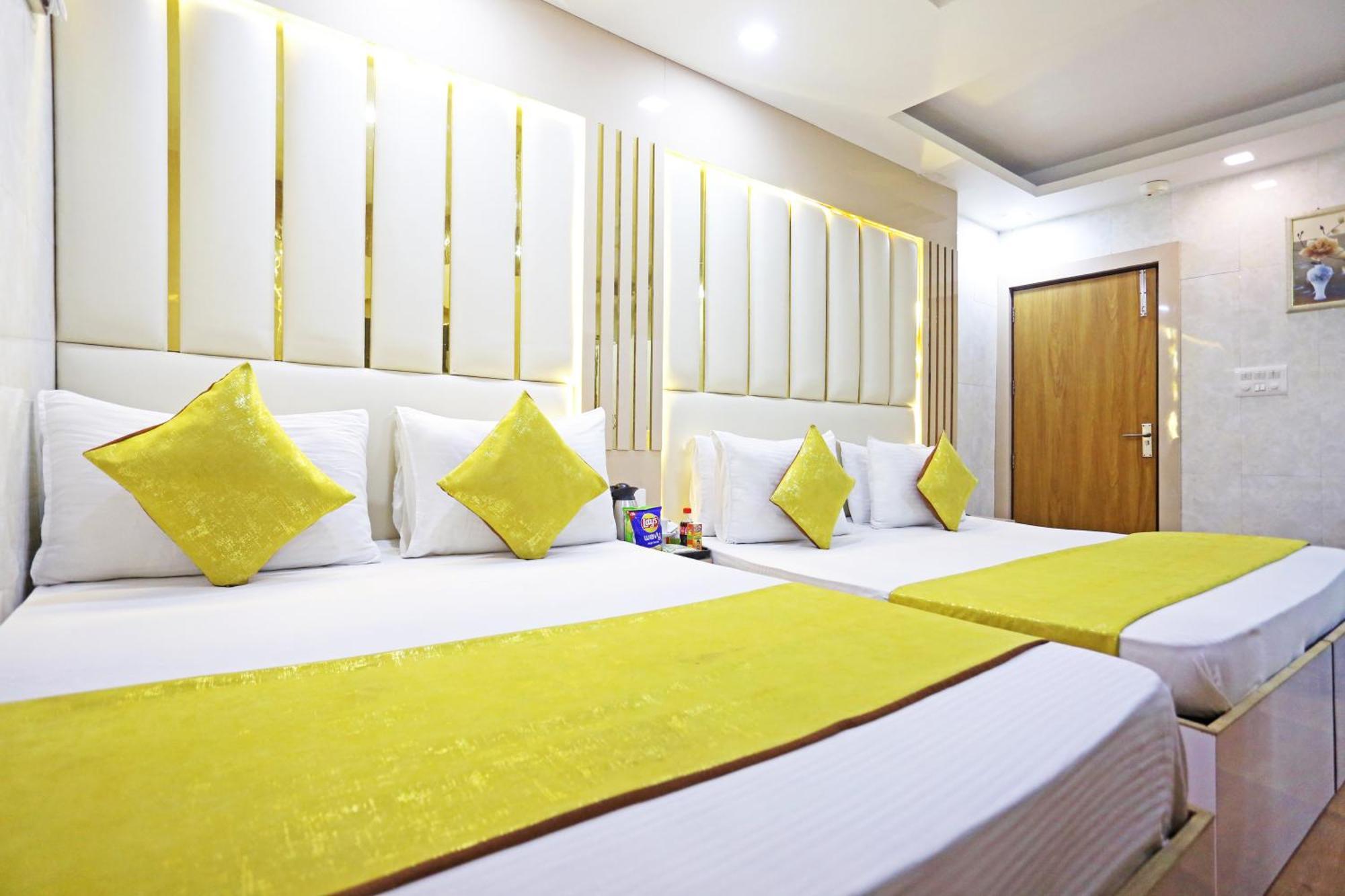 Hotel Preet Palace -5 Mints Walk From Nizamuddin Railway Station Ню Делхи Екстериор снимка