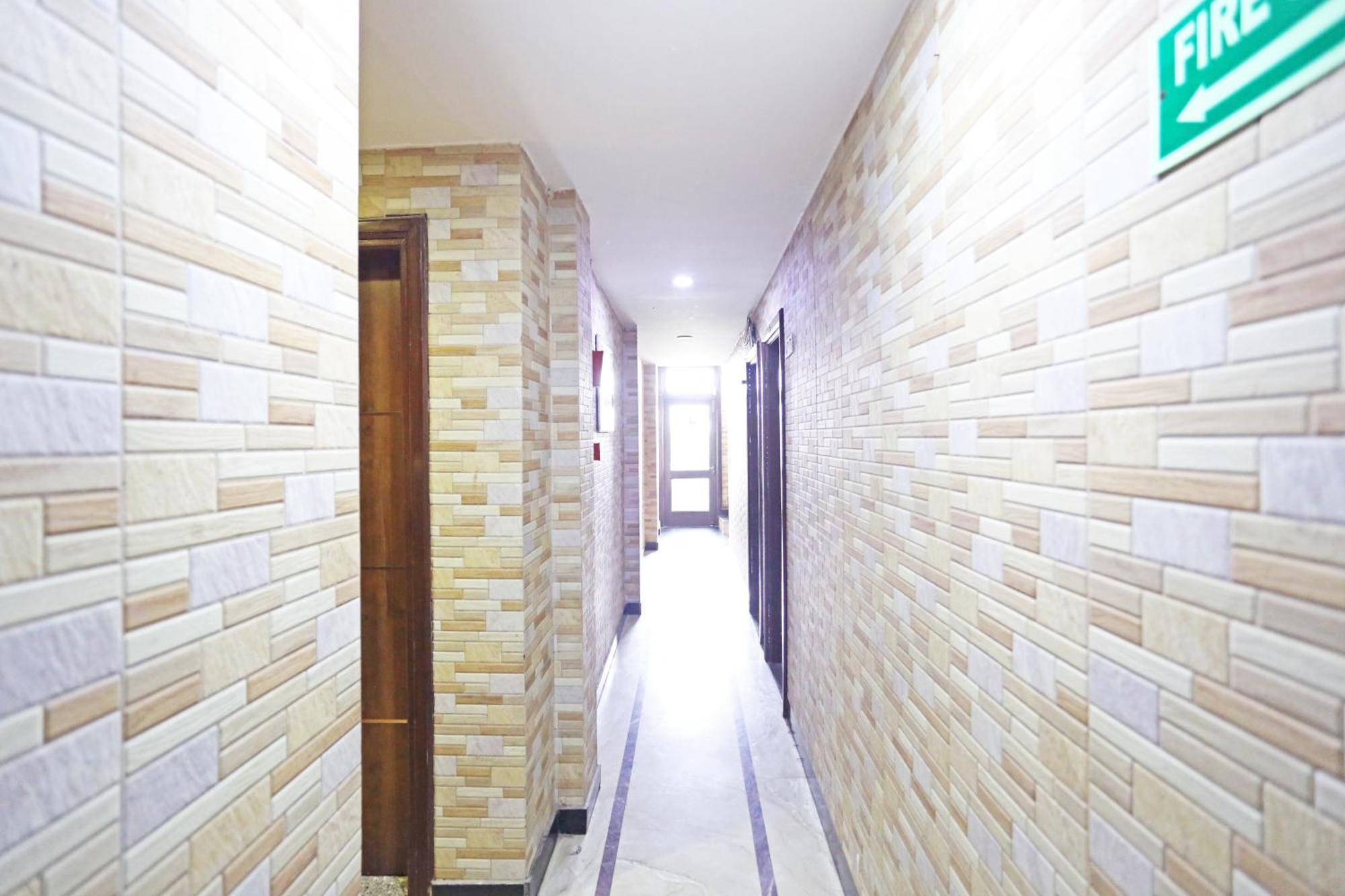 Hotel Preet Palace -5 Mints Walk From Nizamuddin Railway Station Ню Делхи Екстериор снимка