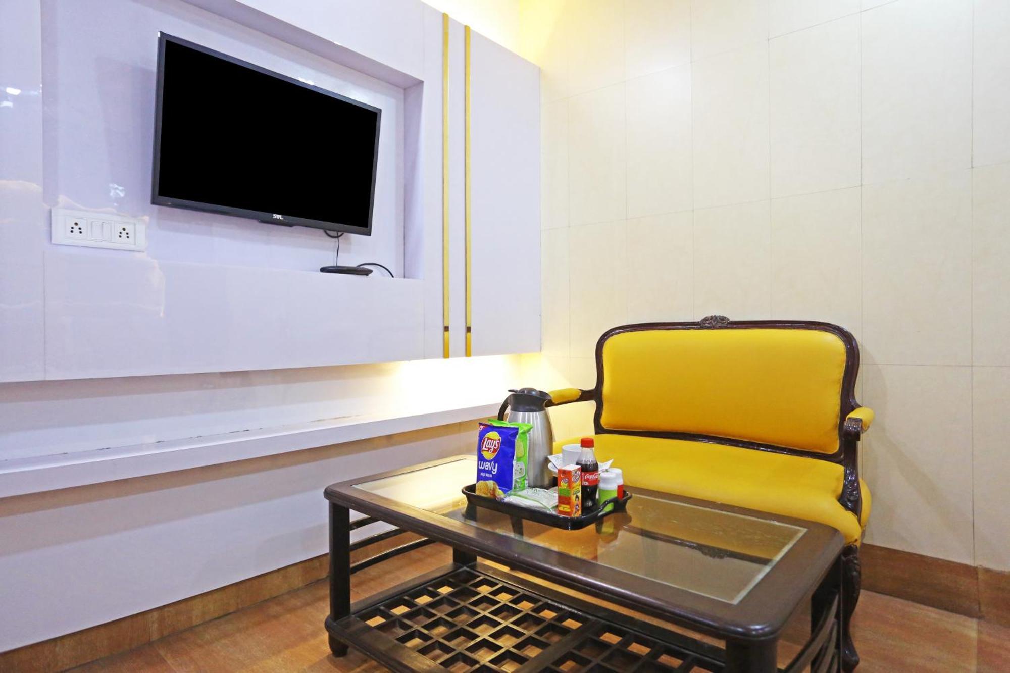 Hotel Preet Palace -5 Mints Walk From Nizamuddin Railway Station Ню Делхи Екстериор снимка