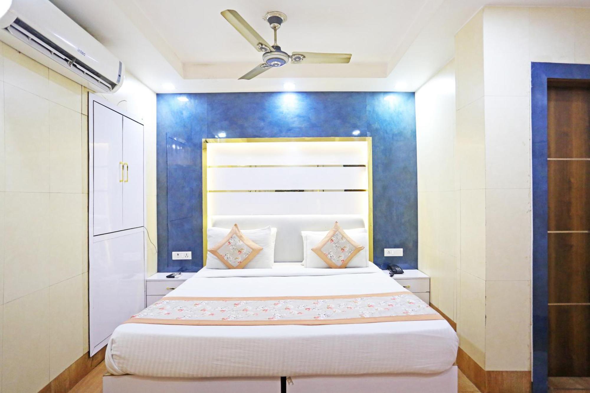 Hotel Preet Palace -5 Mints Walk From Nizamuddin Railway Station Ню Делхи Екстериор снимка