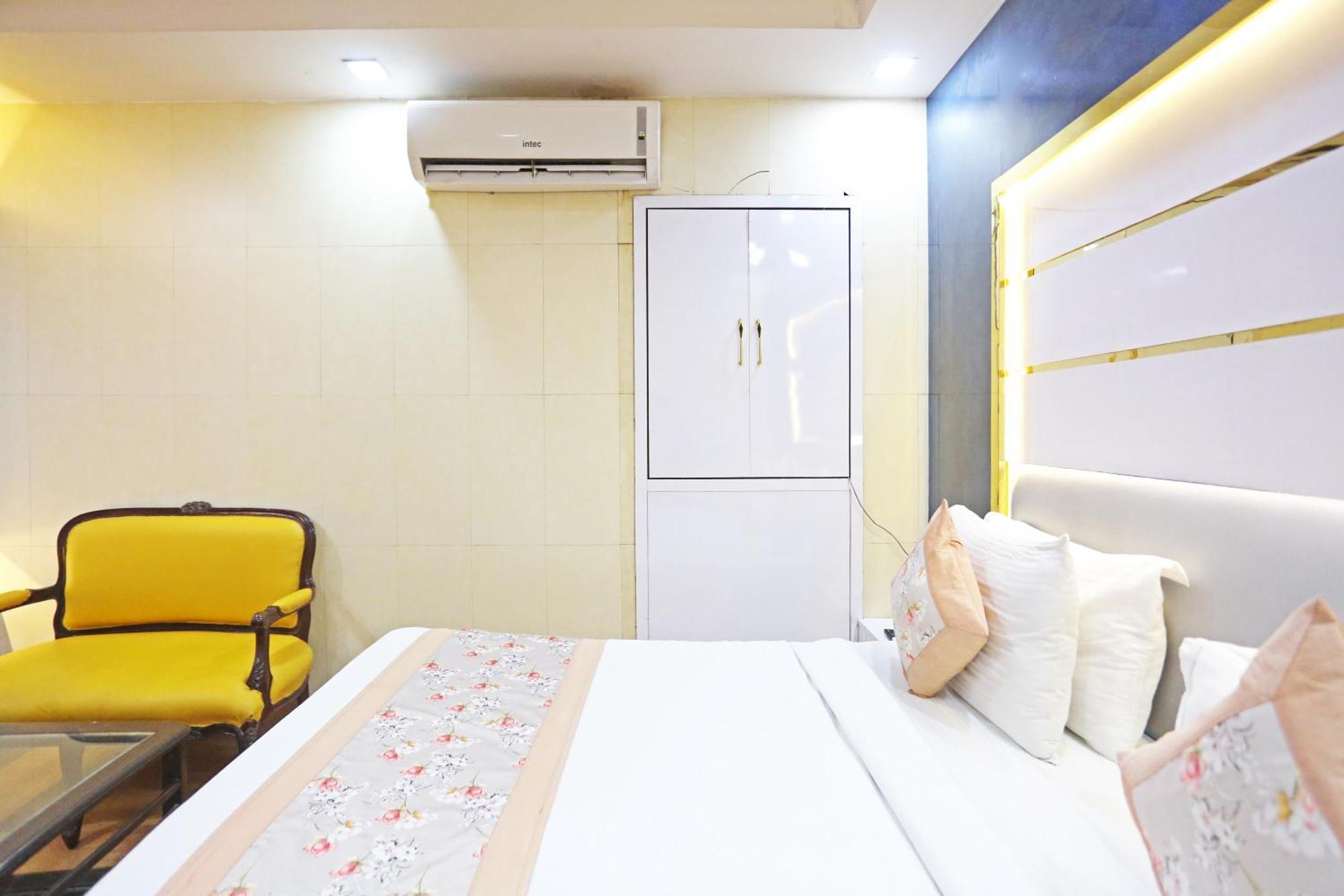 Hotel Preet Palace -5 Mints Walk From Nizamuddin Railway Station Ню Делхи Екстериор снимка